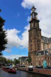 A torre da Westerkerk com seus 85 metros de altura. Igreja fica ao lado da Casa de Anne Frank