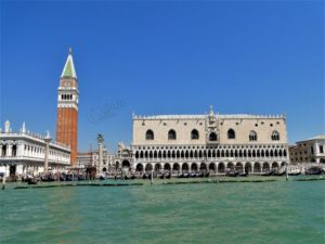 Palácio Ducale e o Campanário vistos do canal