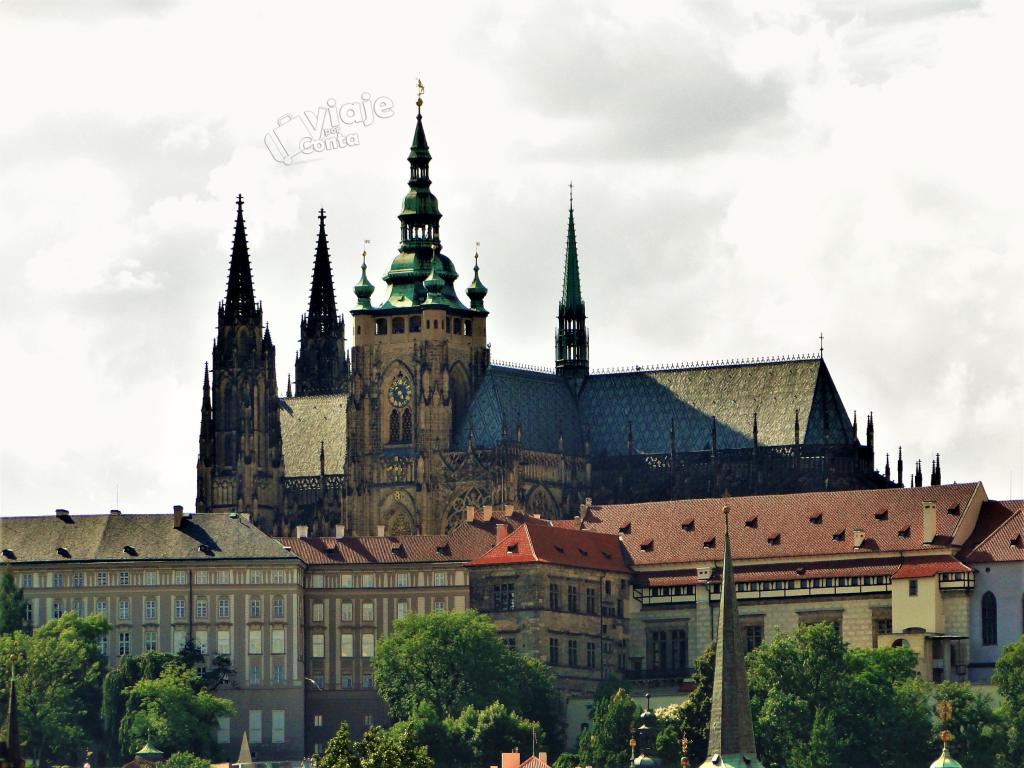 Detalhe do Castelo de Praga com a Catedral de São Vito em destaque