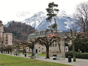 Dá para fazer tudo em um dia, mas a cidade é um charme e merece pernoite