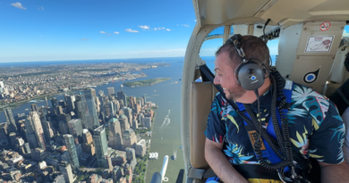 Selfie do pezinho: como é e quanto custa o passeio de helicóptero mais incrível de Nova York
